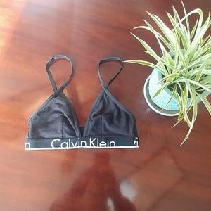 Calvin Klein V-Neck Bralette. Sz. M